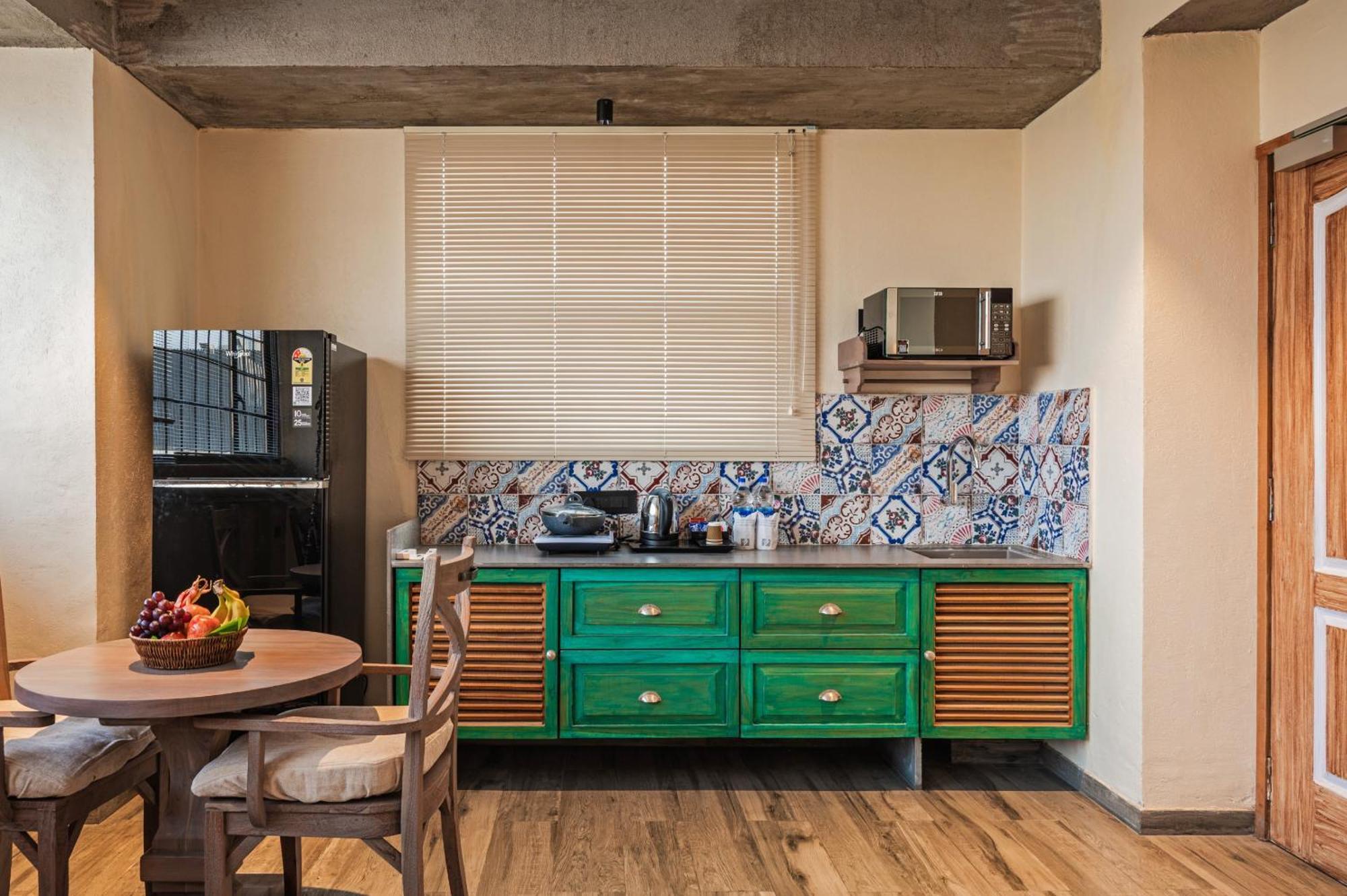Bougainvilla Apartment Surat Esterno foto
